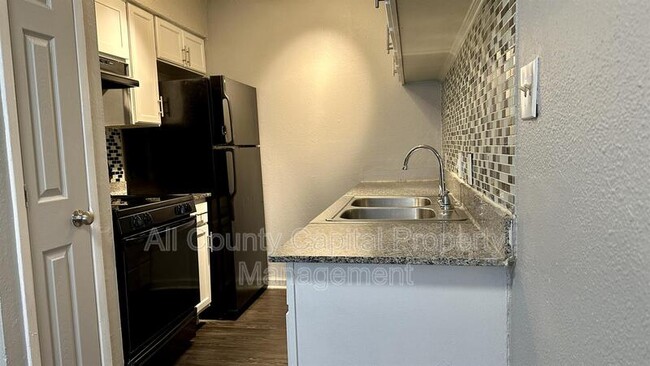 Building Photo - 5426 Menchaca Rd