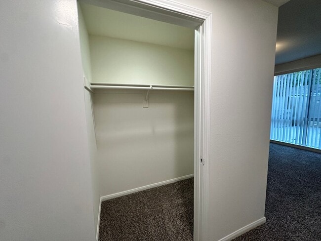 Building Photo - Spacious 2bed2bath Newly Renovated condo, Ready got Move In! adjacent to Warner Center/Woodland H...