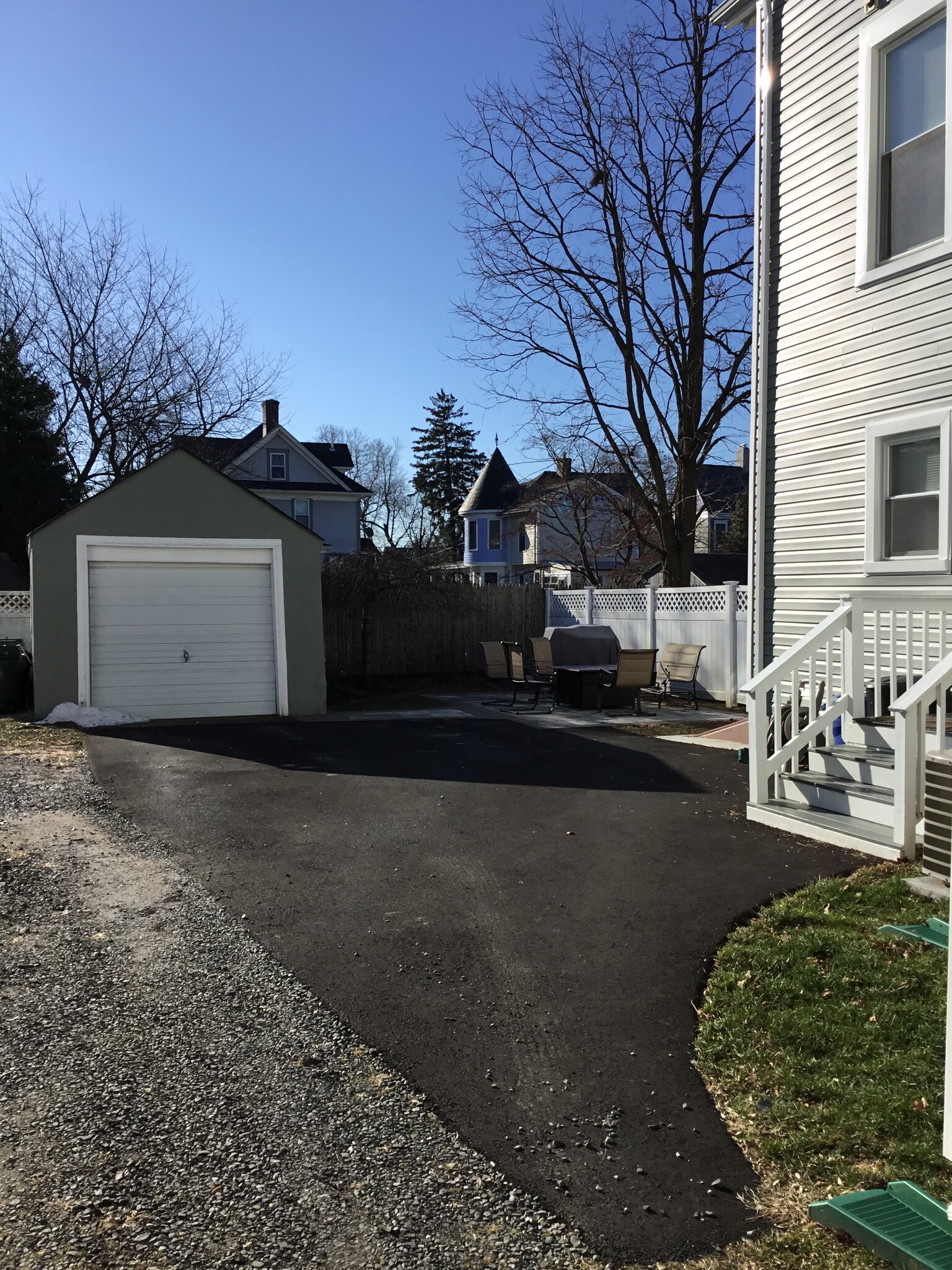 Driveway with 3 Car Parking - 37 Waverly Pl