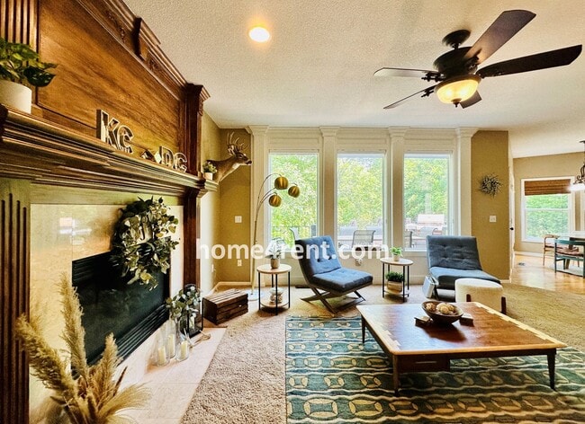 Building Photo - Beautiful Four Bedroom Home in a Quiet Neighborhood w/ an Updated Kitchen, Wood Floors, and a Fin...