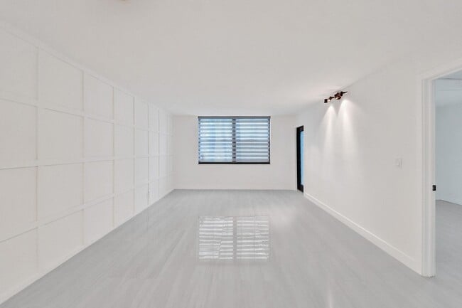 Building Photo - 3800 N Hills Dr
