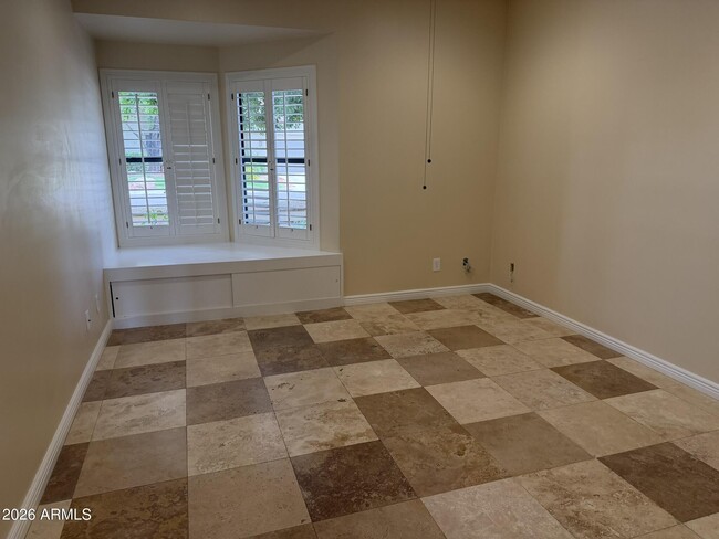 Building Photo - 8377 E Thoroughbred Trail