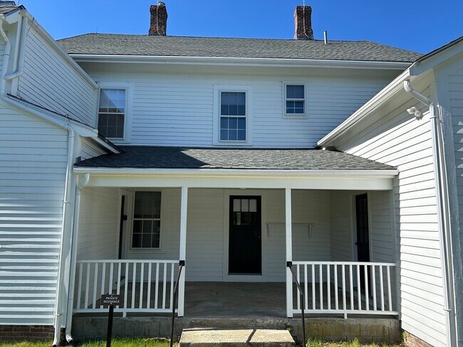 Building Photo - 831 Lexington Rd
