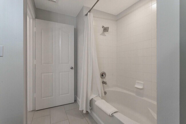 Building Photo - 250 NE 3rd Ave