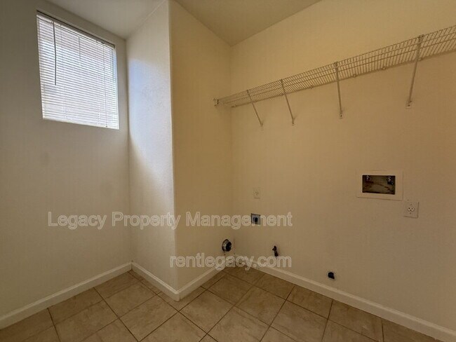 Building Photo - 1552 Bailey Dr