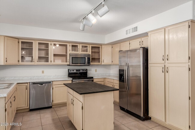 Building Photo - 4334 W Behrend Dr