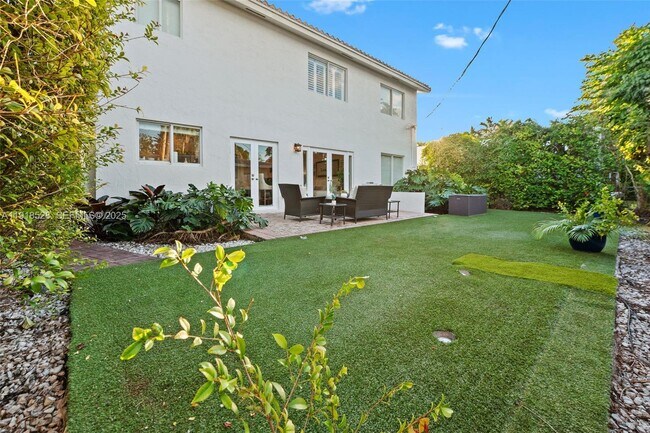 Building Photo - 1211 Algeria Ave