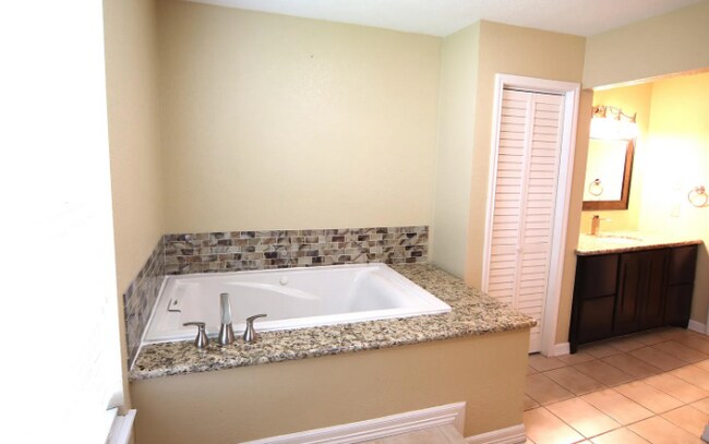 Building Photo - 9140 Monica St