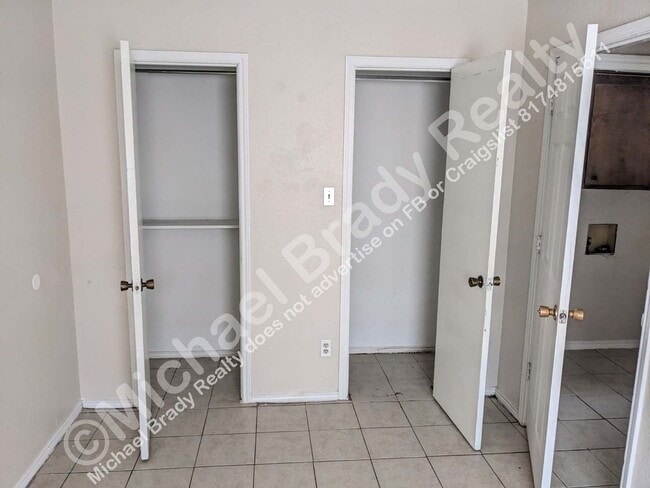 Building Photo - 3262 Matthews Dr