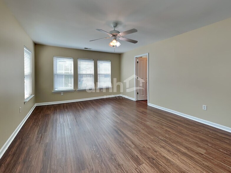 Building Photo - 100 Summer Hill Ct