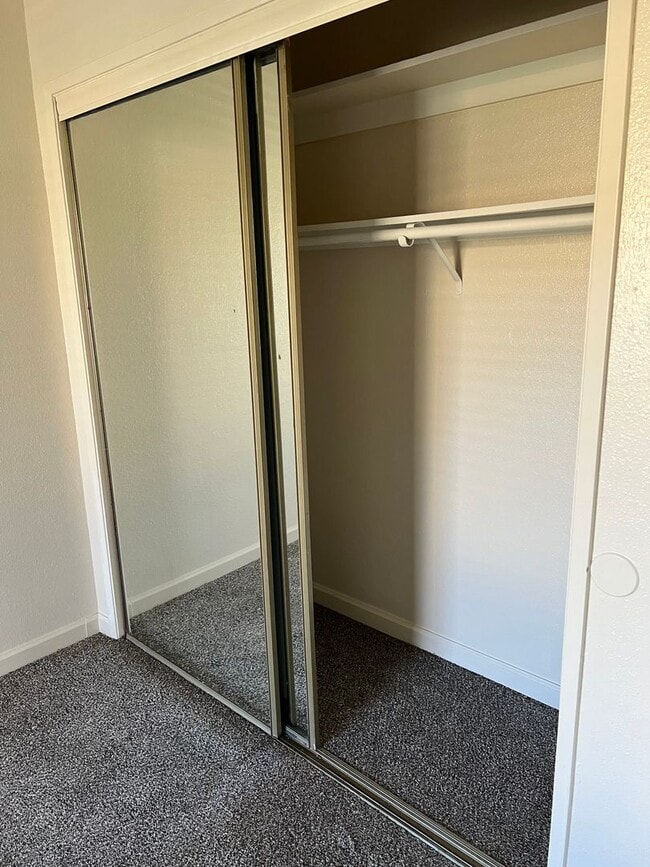Building Photo - Apartment for rent