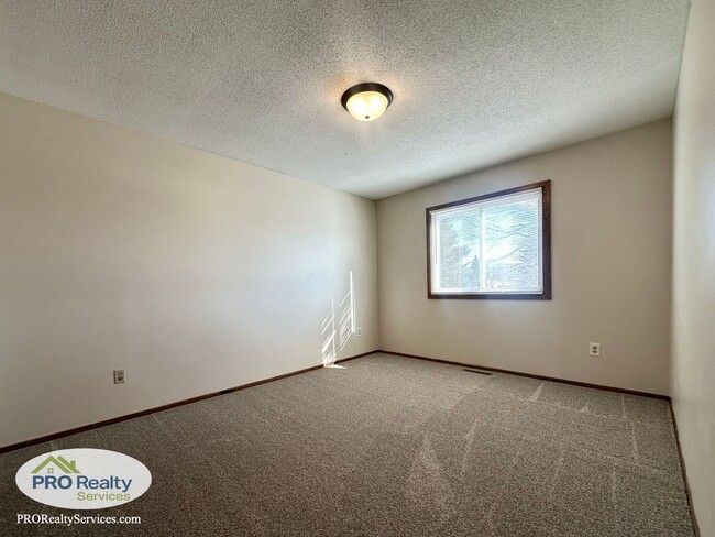 Building Photo - 3 Bedroom Home **Free February Rent with a February 2026 Move In**