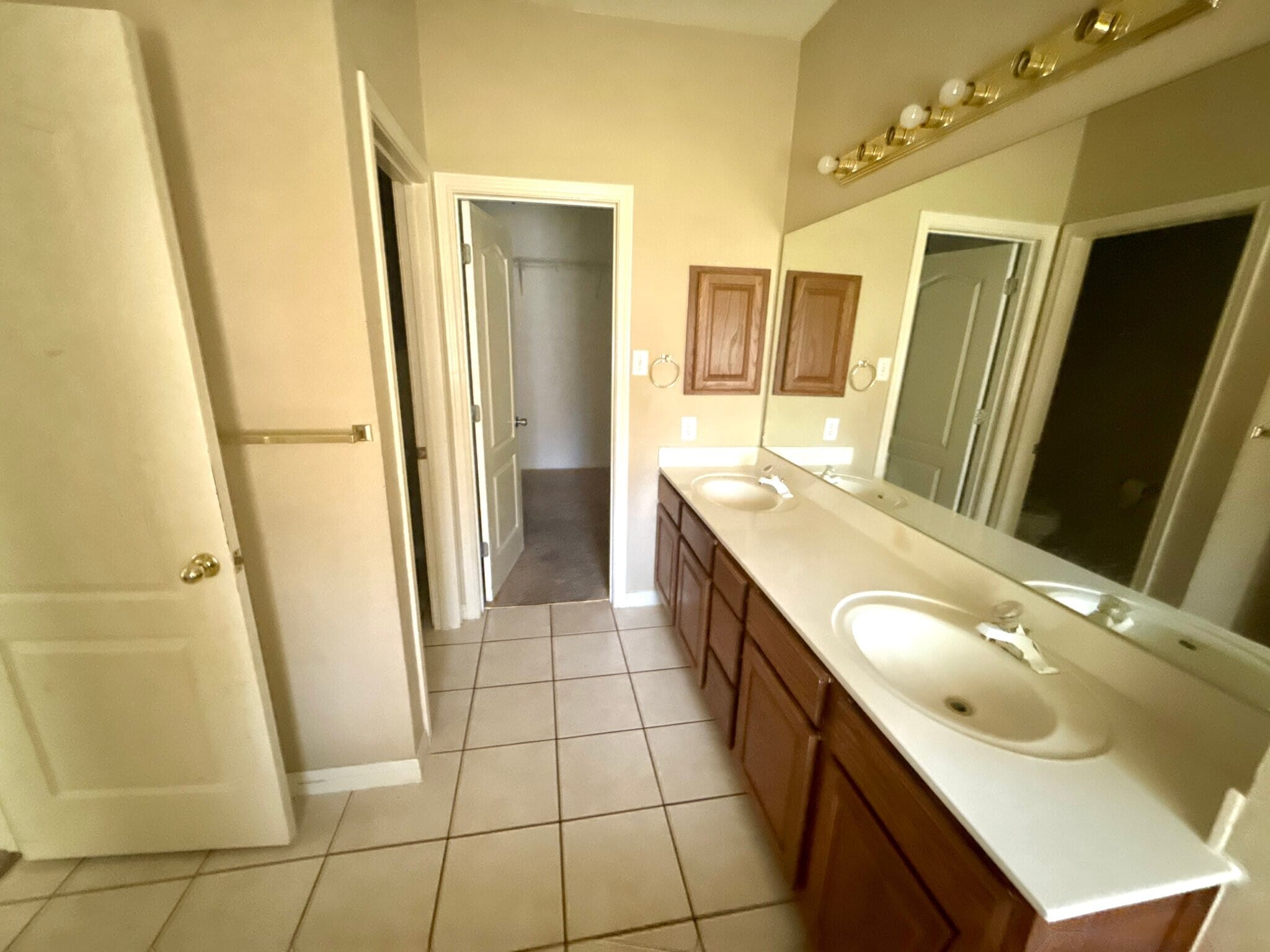 Building Photo - 4115 Dunn Oak Dr