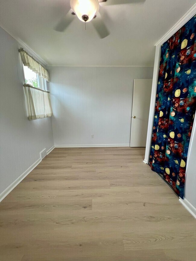 Building Photo - Stunning Single Family Home in King of Pru...