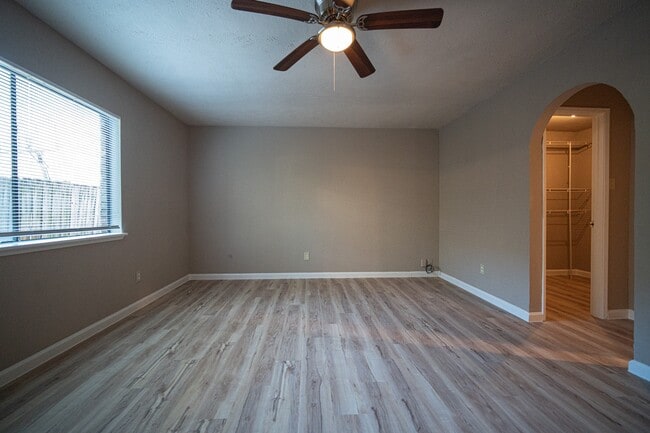 Building Photo - 2026 Quail Valley E Dr