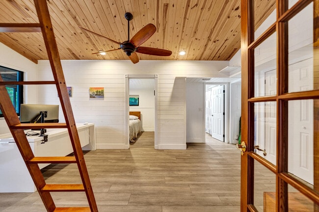 Building Photo - 5612 Harding St