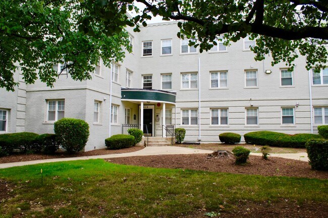 Building Photo - 912 Barnaby St SE