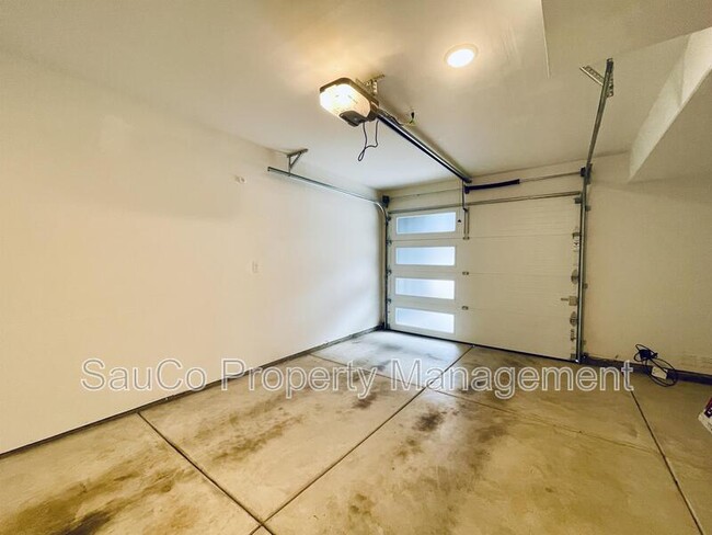 Building Photo - 17153 SW Woodpecker Ln