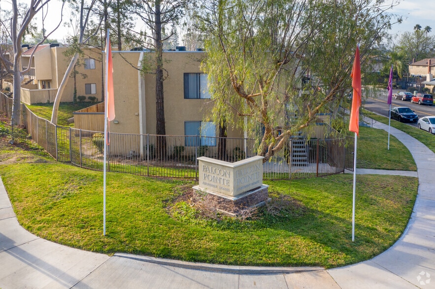 Falcon Pointe Apartments 2934 Canyon Crest Dr Riverside CA 92507