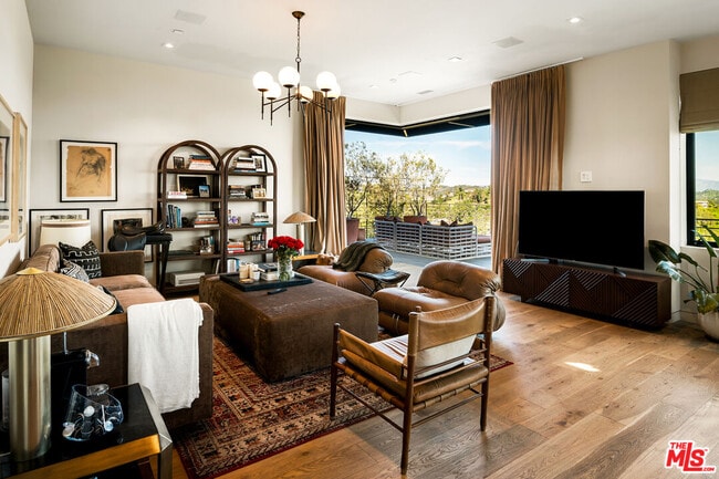 Building Photo - 1030 Somera Rd