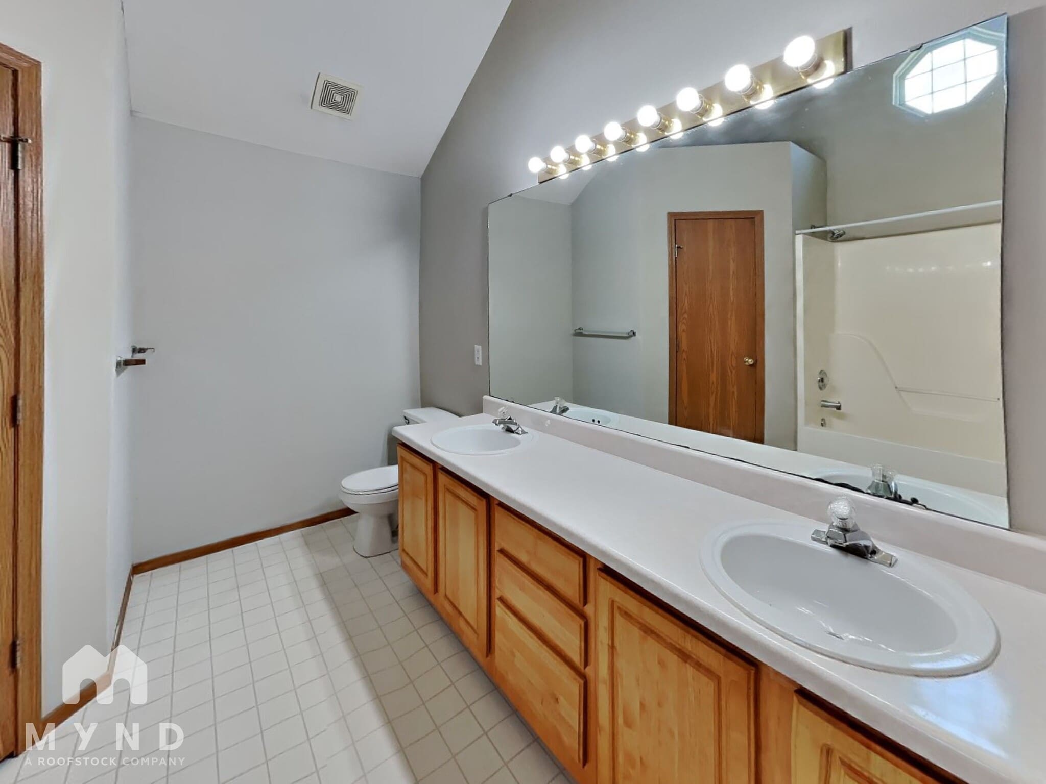 Building Photo - 419 S Sherwood Ave