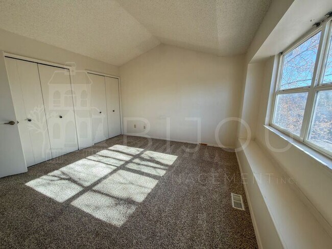 Building Photo - 3498 Mountainside Dr