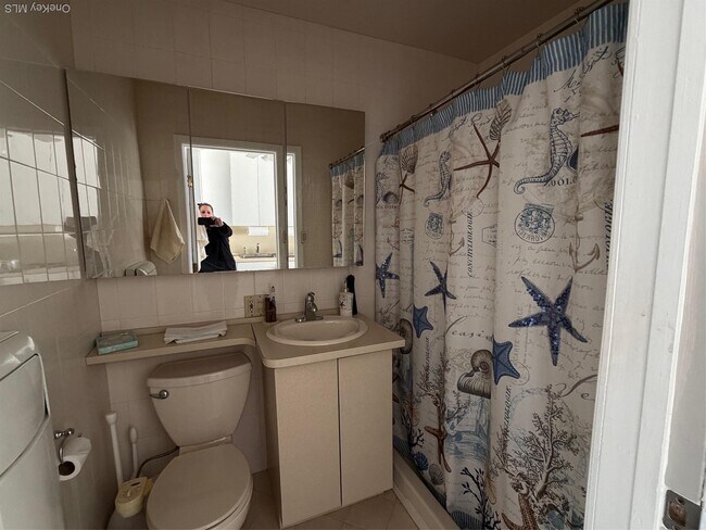 Building Photo - 830 Shore Rd