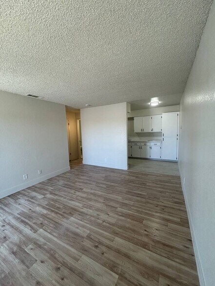 Building Photo - 4455 E Clay Ave