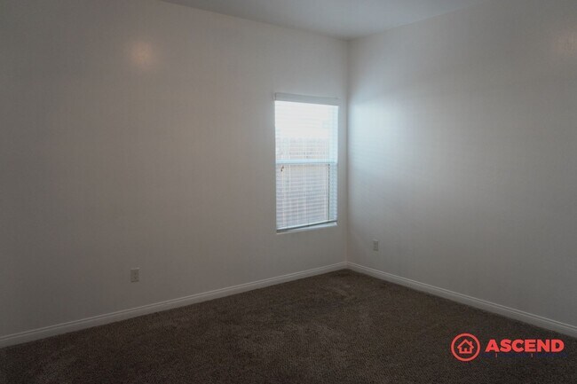 Building Photo - Beautiful Home Located in the Southwest!