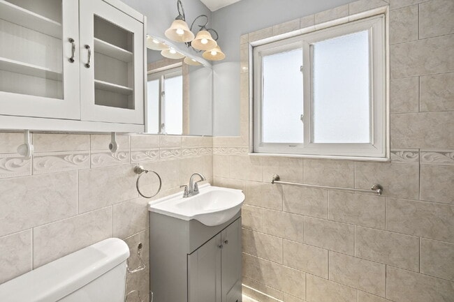 Building Photo - Spacious Split-Level Home with Beautiful Kitchen, Large Deck, and Fully Fenced Yard