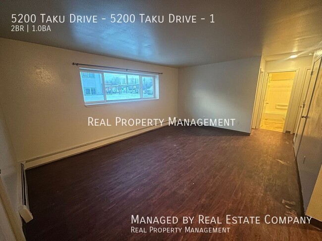 Building Photo - One Bedroom One Bath Apartment Four Minute...