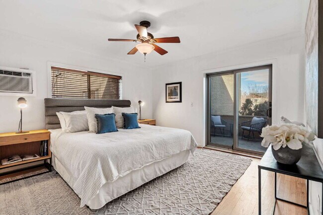 Building Photo - Stylish 2BR/2BA Condo with Patio & Parking...
