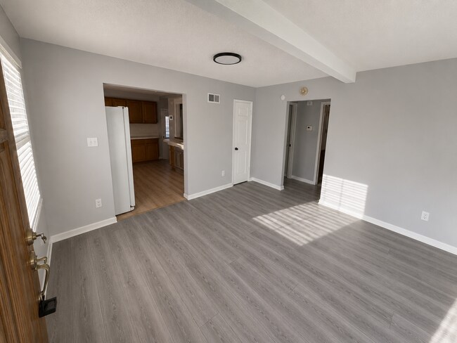Building Photo - Renovated 2 Bed + Finished Basement | 1.5 Bath | Half Off Deposit | All Housing Vouchers Welcome!