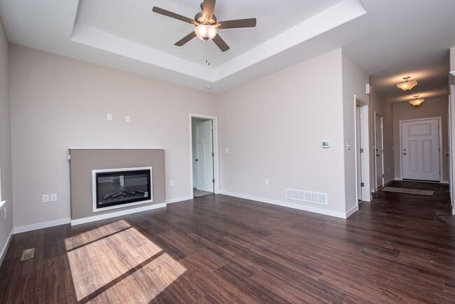 Building Photo - 4 bed 3 bath East side Iowa city!