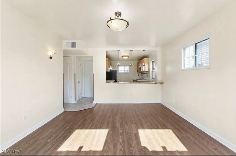 Building Photo - 3836 W 117th St
