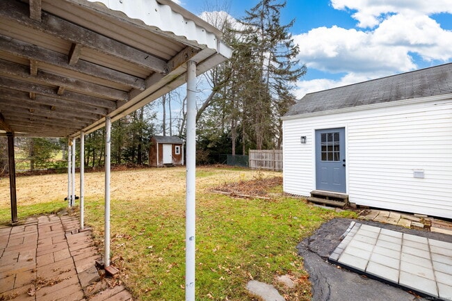 Building Photo - 92 Indian Hill Rd