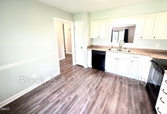 Building Photo - 6400 Meadow View Dr