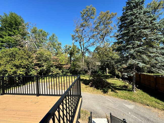 Building Photo - 3 Bedroom in Landsdowne!
