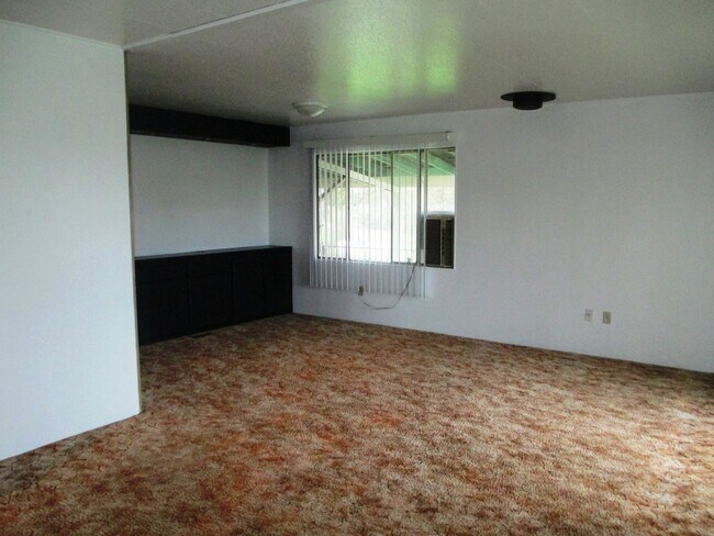 Building Photo - 2 Bedroom 2 Bath and 1,400 SqFt. $1,095 Re...