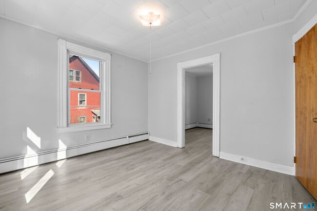 Building Photo - 48 Anderson St