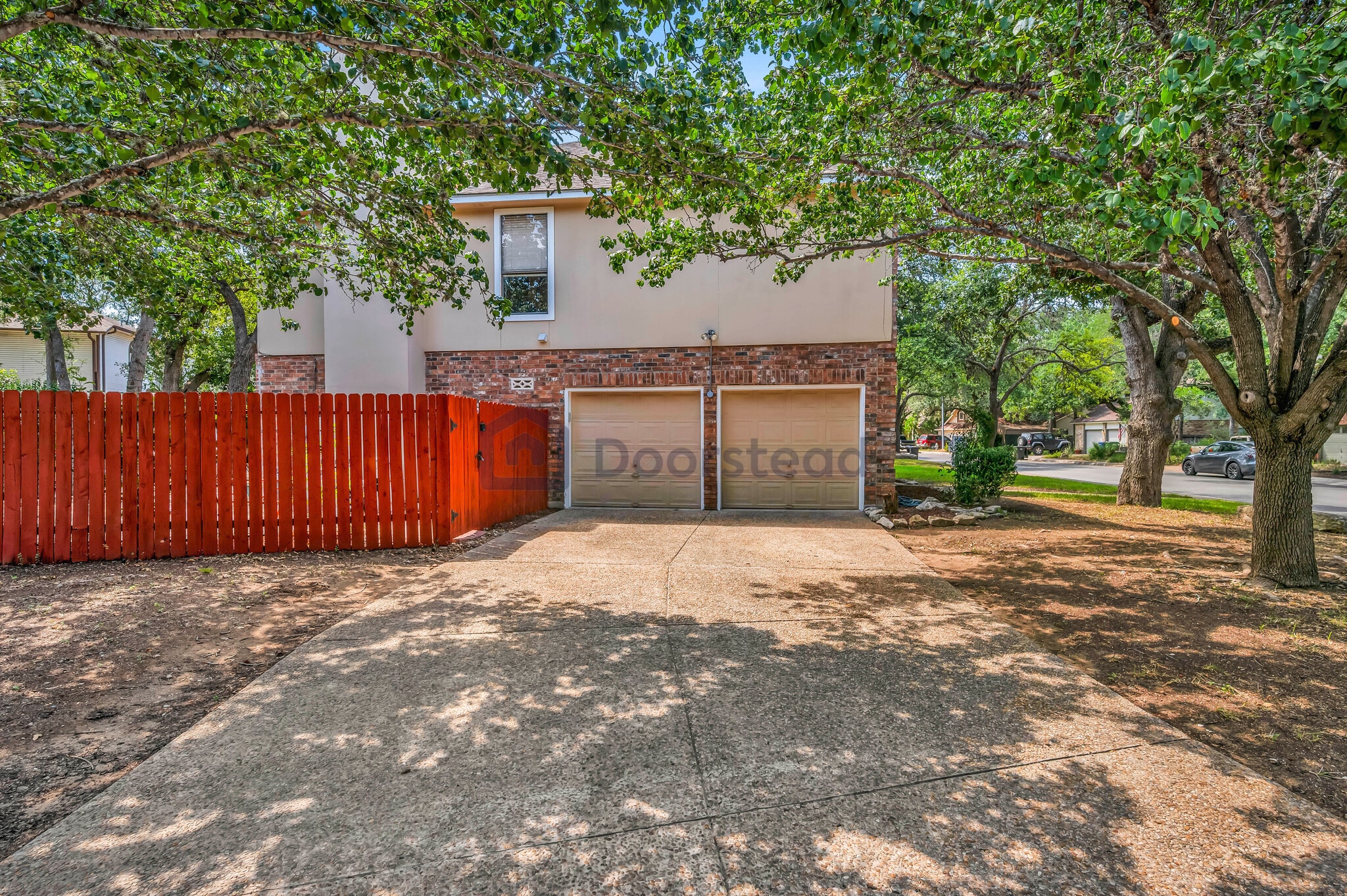 Building Photo - 2326 Oak Castle