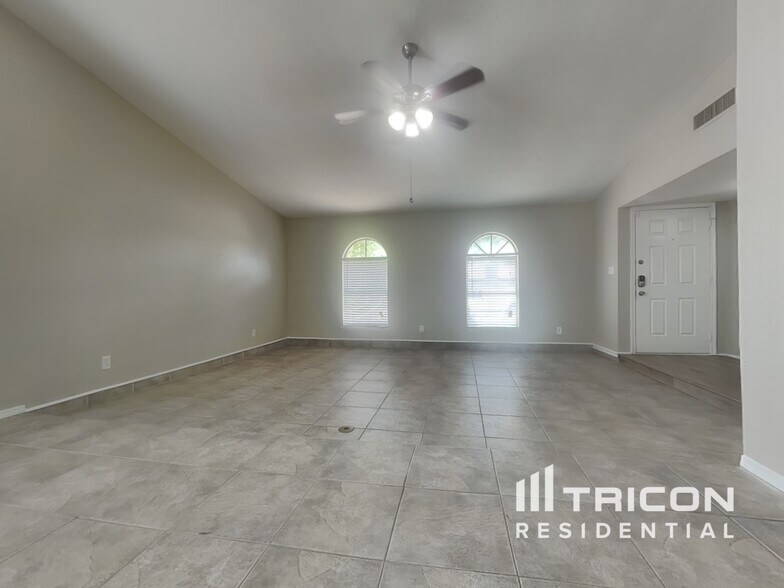 Building Photo - 5534 Canyon Forest Dr