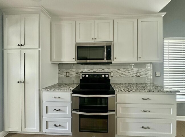 Building Photo - 1178 Pittsford Cir