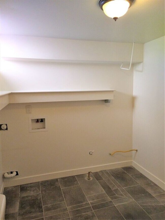 Building Photo - Coming soon!! Fresh & clean large Roy Home...