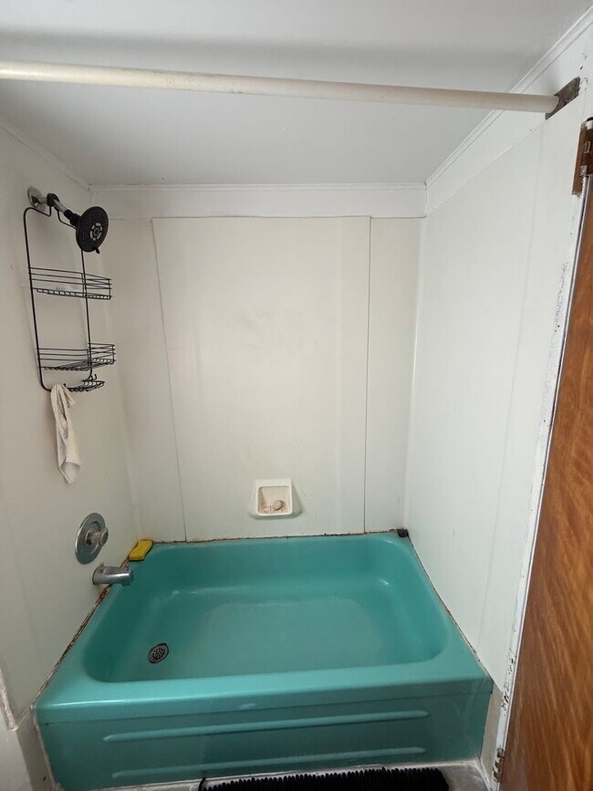 Building Photo - Charming One-Bedroom Cottage on 60-Acre Farm