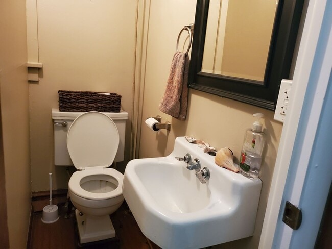 Building Photo - Beautiful 2-Bedroom Home in Lancaster!