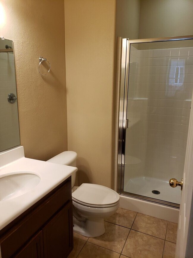 Building Photo - 4 Bedroom 2.75 Bathroom House