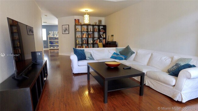 Building Photo - 5102 NW 115th Ct  Doral Fl 33178