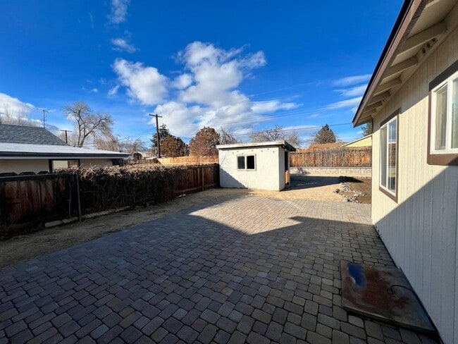 Building Photo - Refreshed Reno Three Bedroom