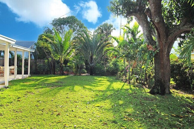 Building Photo - 221 Princeton Dr